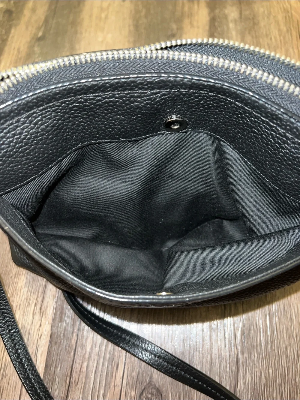 Pebbled Classic Black Leather Crossbody Bag - Picture 9 of 12
